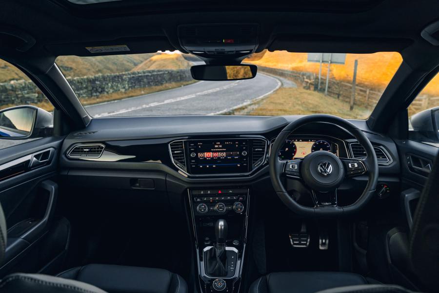 Торпедо Volkswagen T-Roc R 2020 года  (UK) (фото 15 из 58)